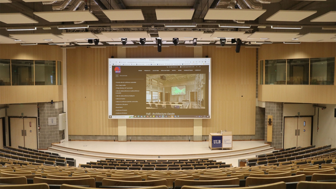 Auditorio con 809 asientos