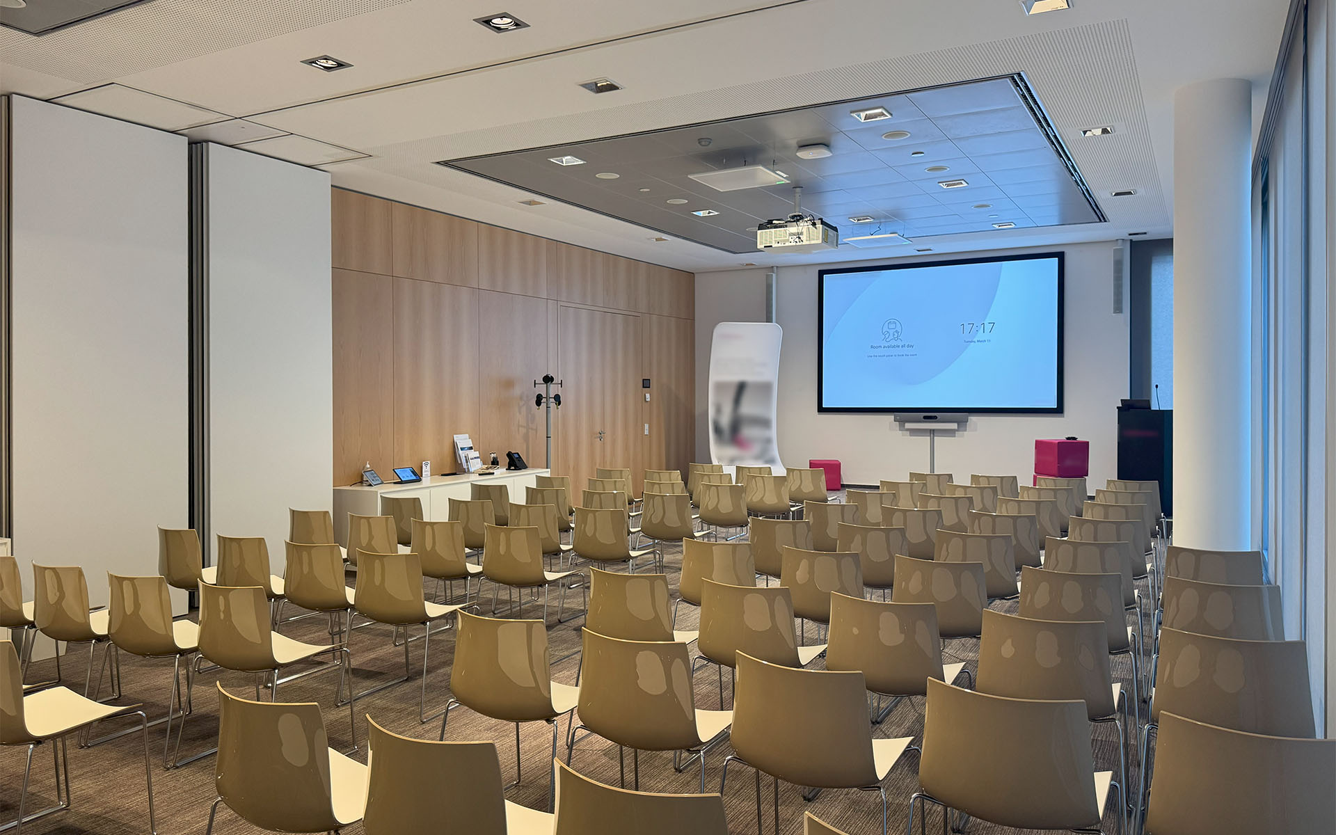 Sala del Consejo – 16 personas