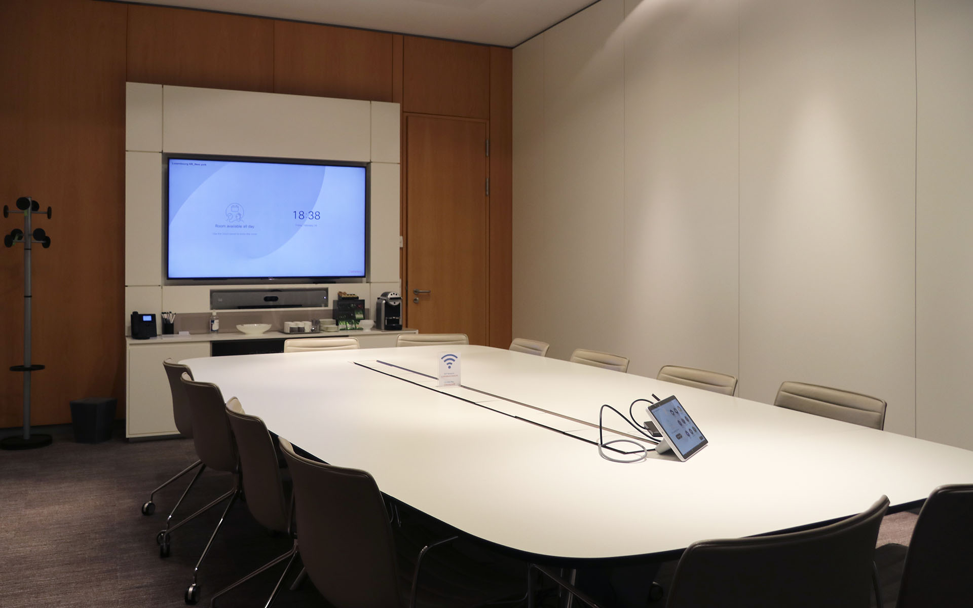 Sala del Consejo – 16 personas