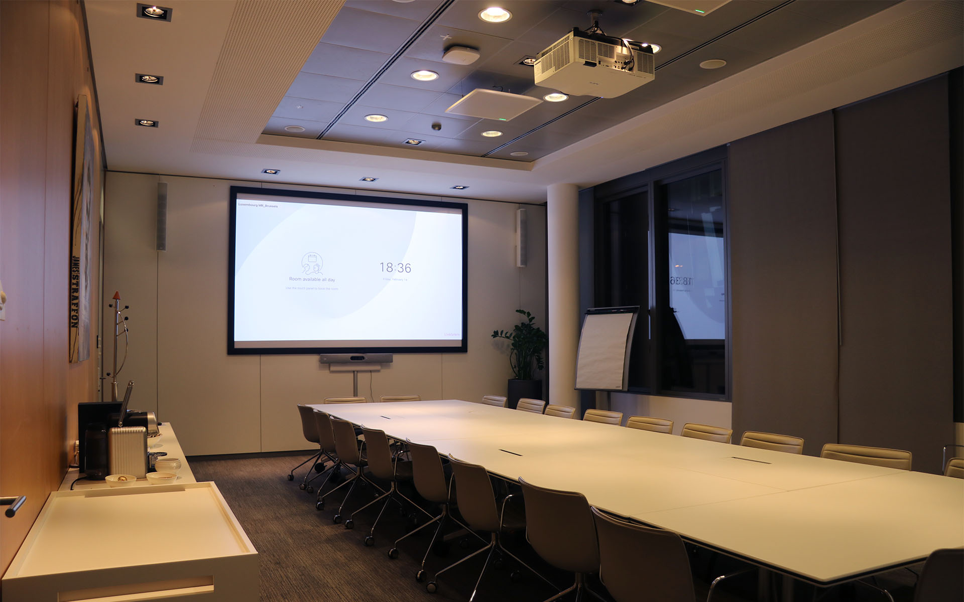 Sala del Consejo – 16 personas