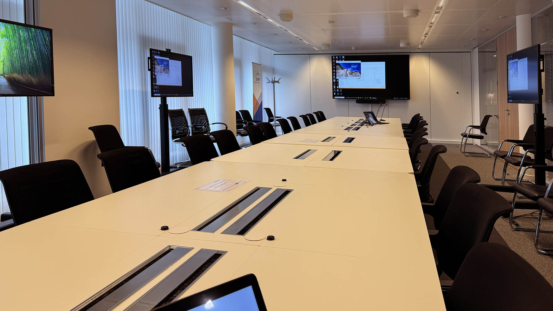 Sala del Consejo – 16 personas