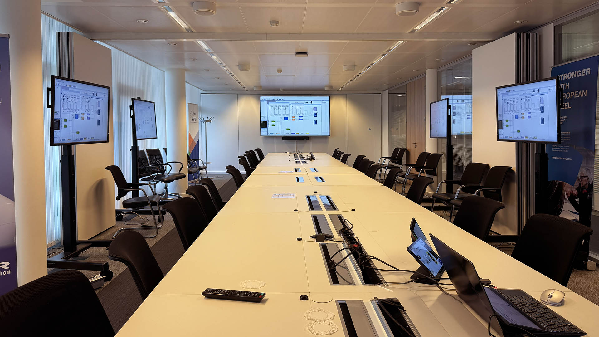 Sala del Consejo – 16 personas